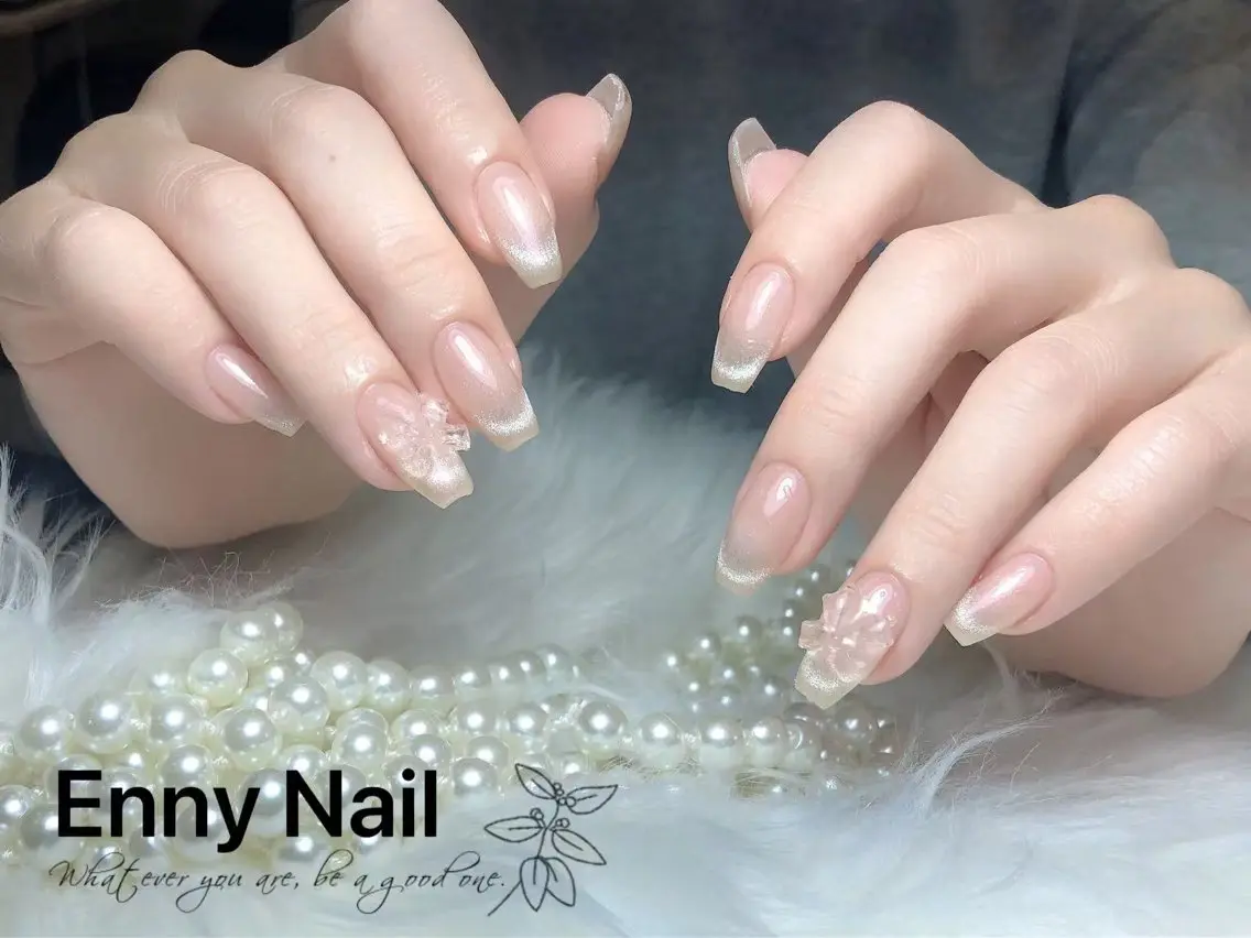 ネイル チークネイル フットネイル フレンチネイル ジェルネイル ガラスフレンチ Nailsalon Ennyのネイルデザイン