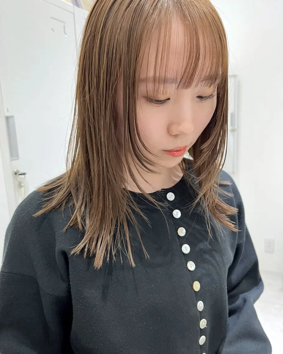 ミディアム ケアカラー 髪質改善 韓国風ヘア レイヤーカット 透明感カラー👑 井上美乃里のヘアスタイル