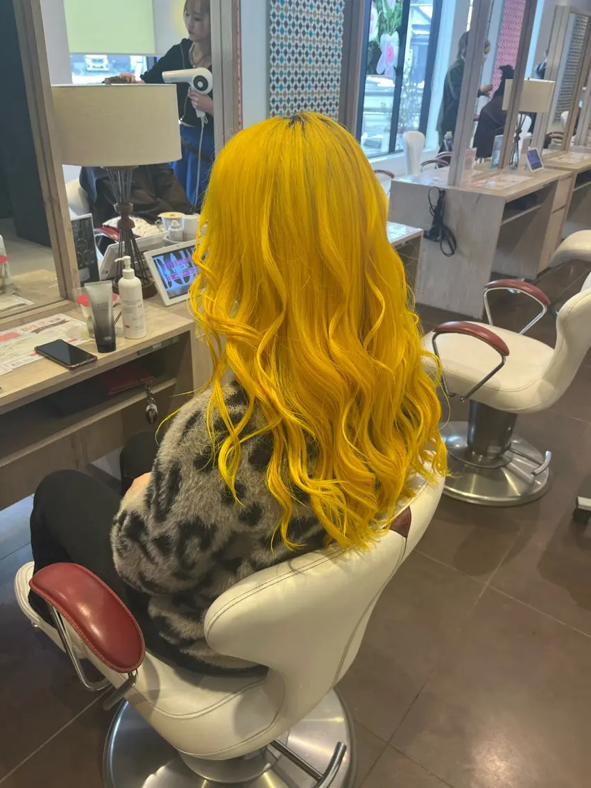 カラー イエローカラー 🌷艶髪カラー  / メイ🪄︎︎✨のヘアスタイル