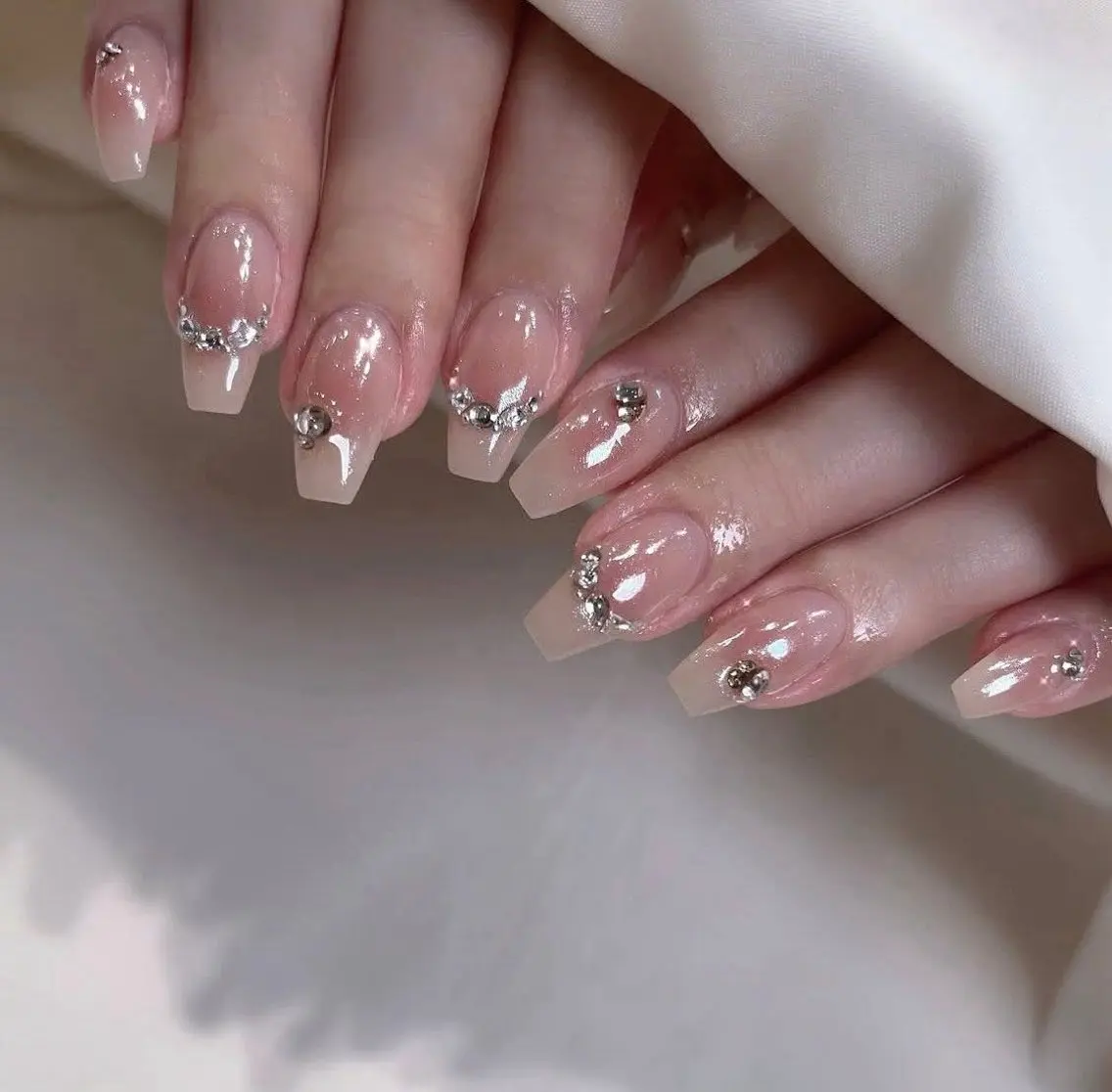 ネイル チークネイル フレンチネイル グラデーション キラキラネイル 韓国ネイル ハンドネイル Minette nailHuongのネイルデザイン