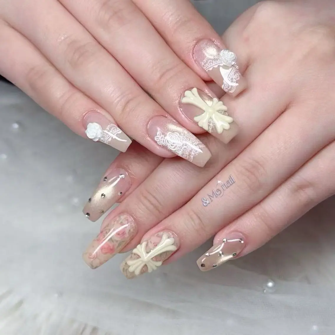 ネイル ハンドネイル &ME Mikoのネイルデザイン