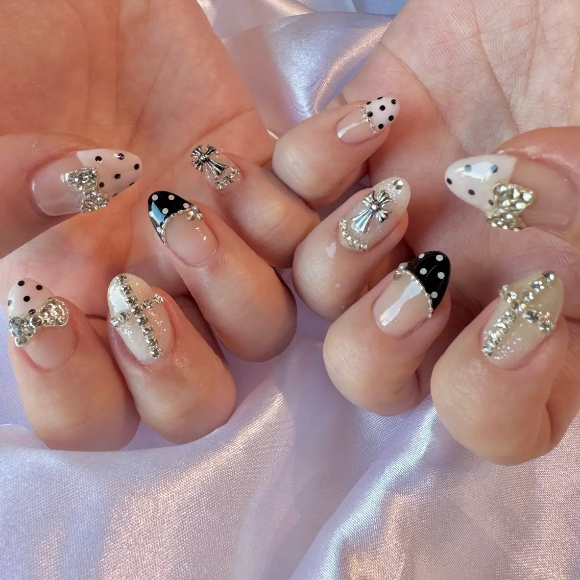 ネイル ドット ガーリー ハンドネイル nail salon e'mu💐のネイルデザイン