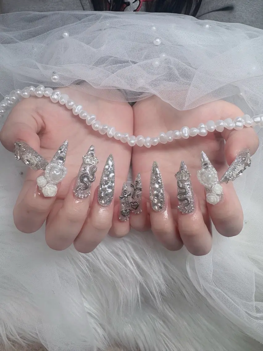 ネイル フレンチネイル ジェルネイル ガラスフレンチ ハロウィン ハート ハンドネイル H.baby Nail Salonのネイルデザイン