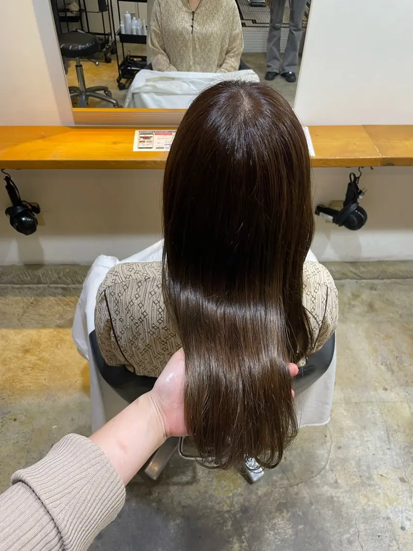 セミロング カラー ベージュカラー カット ヘアカラー トリートメント MIOベージュカラー 柔らかいカラーのヘアスタイル