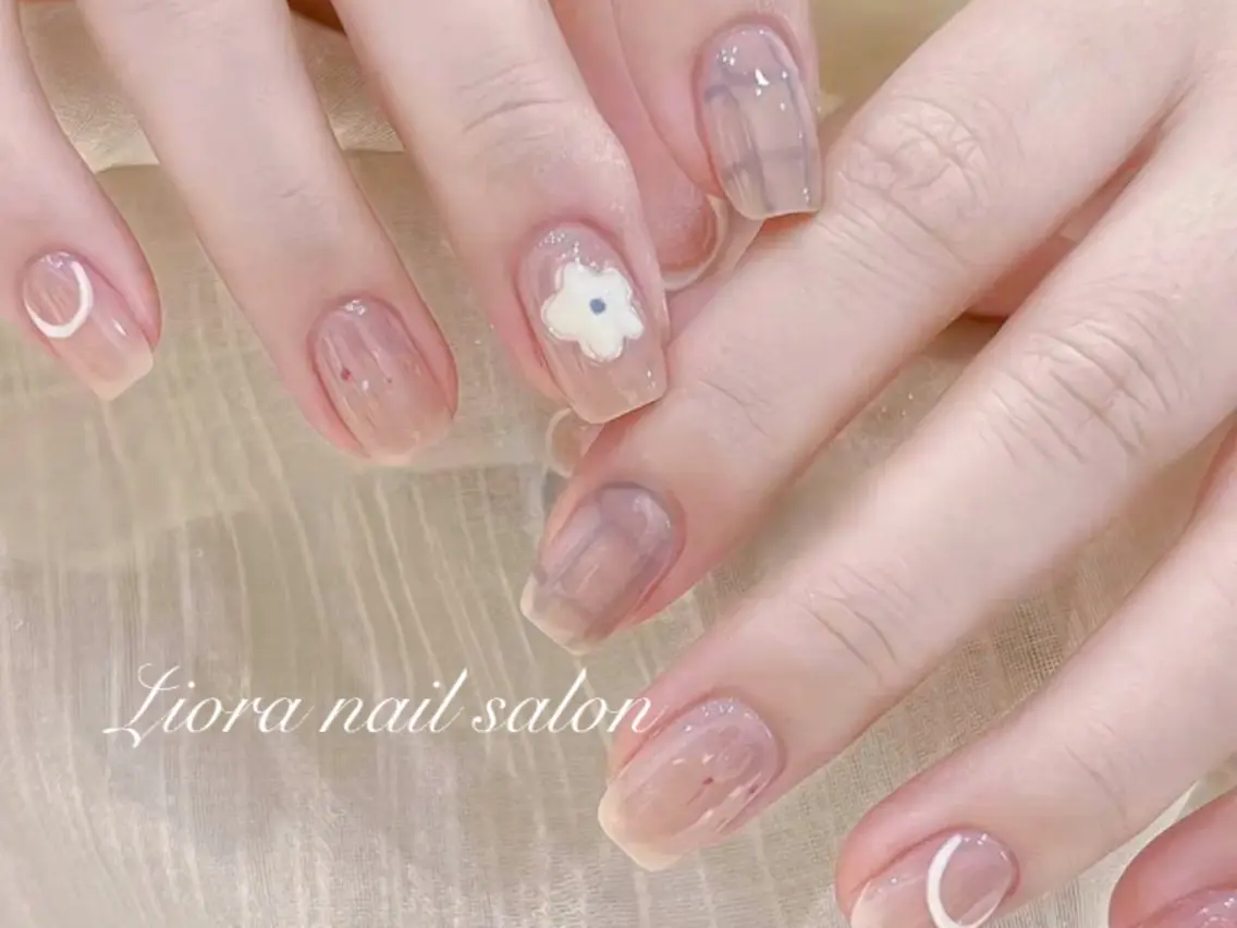 ネイル フレンチネイル ジェルネイル ガーリー グラデーション キラキラネイル ハンドネイル Liora nailのネイルデザイン