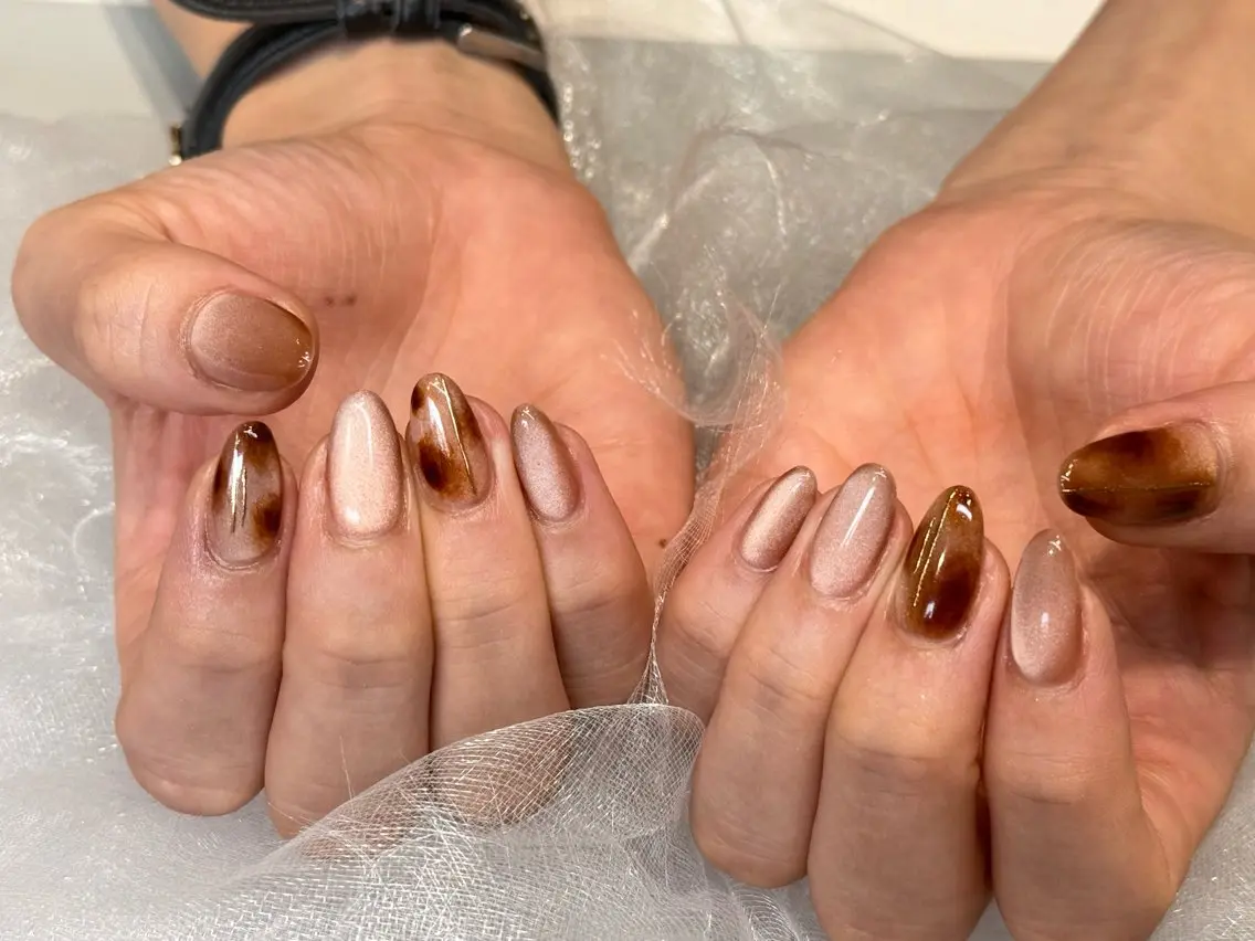 ネイル オーロラネイル べっ甲ネイル クリアネイル 長さ出し ジェルネイル ハンドネイル Tongtong Nail Salonのネイルデザイン