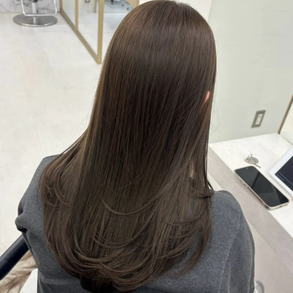 セミロング mei / レイヤー 顔まわり 🤍のヘアスタイル