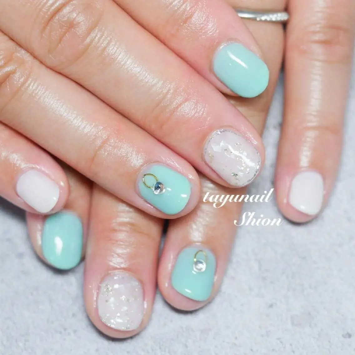 ネイル アートネイル ブルー ジェルネイル グリーン キラキラネイル ネイルサロン 【たゆnail】のネイルデザイン