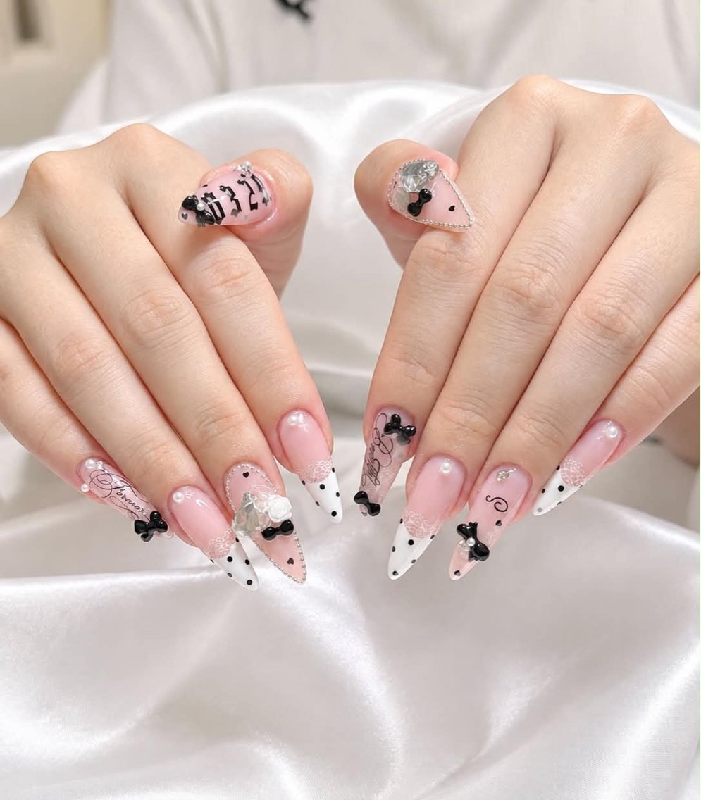 ネイル KIRA LILYのネイルデザイン