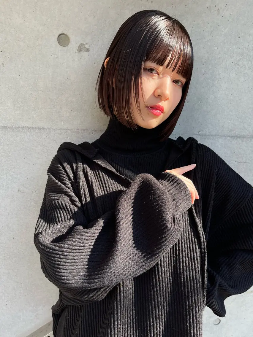 ショート 顔まわりレイヤー デザインカットのヘアスタイル