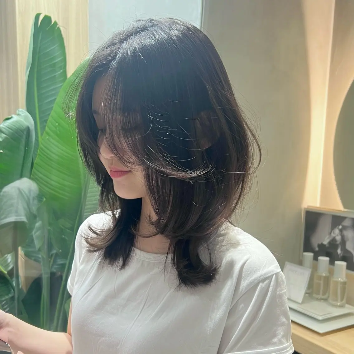 ミディアム レイヤーカット カット MINX momokaのヘアスタイル