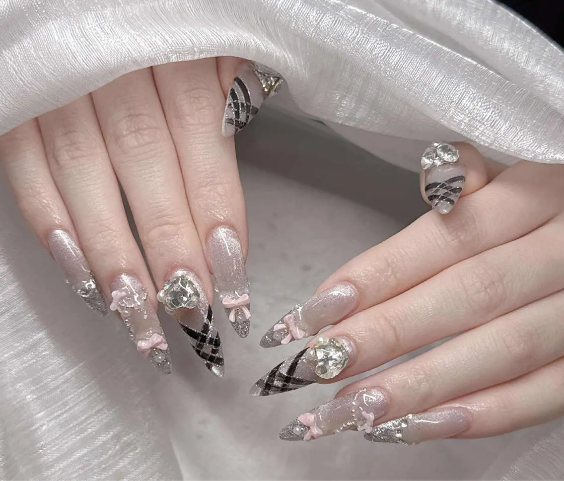ネイル 長さ出し グラデーション 卒業式 キラキラネイル マグネットネイル ハンドネイル Lee Nailsのネイルデザイン
