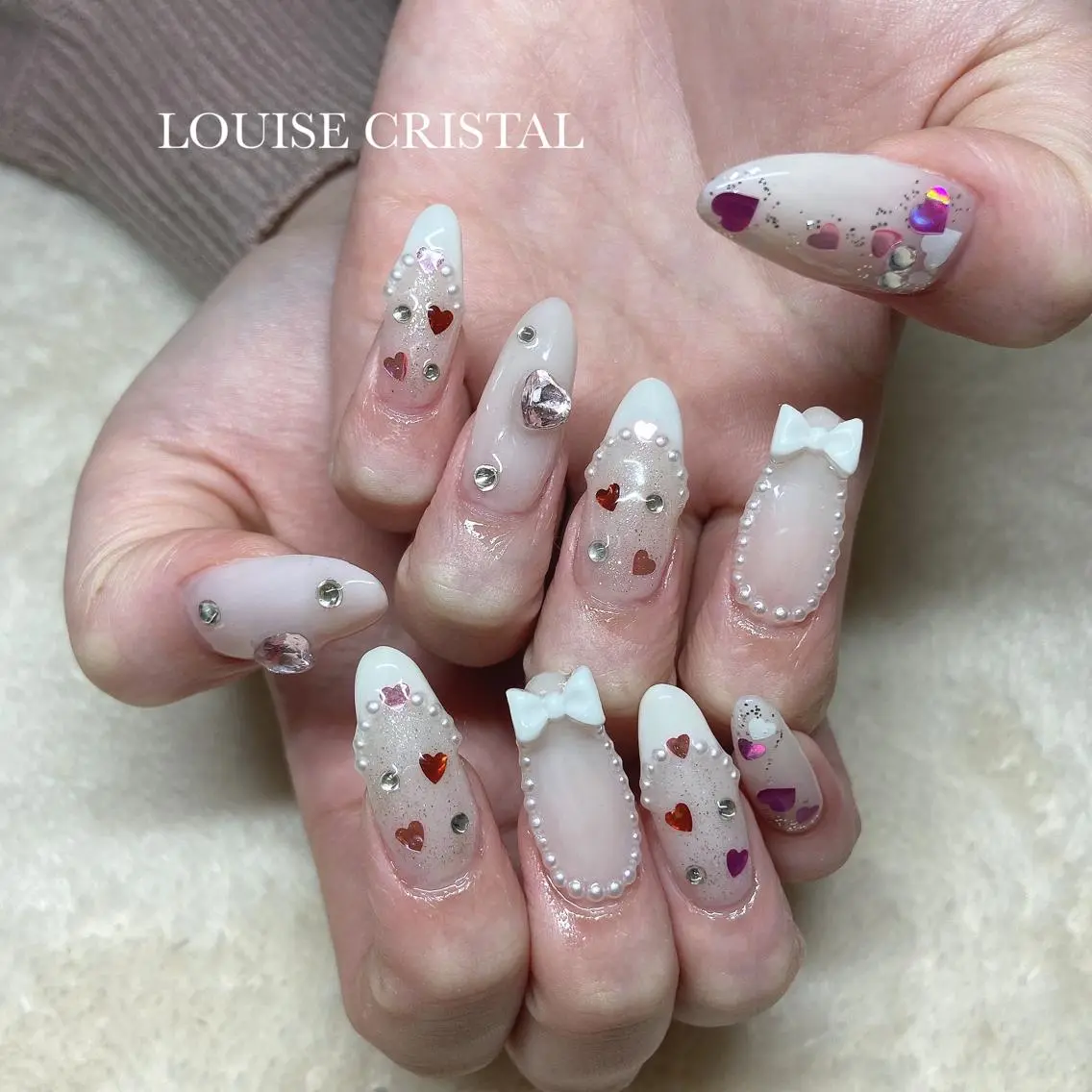 ネイル ハンドネイル LOUISE CRYSTALのネイルデザイン