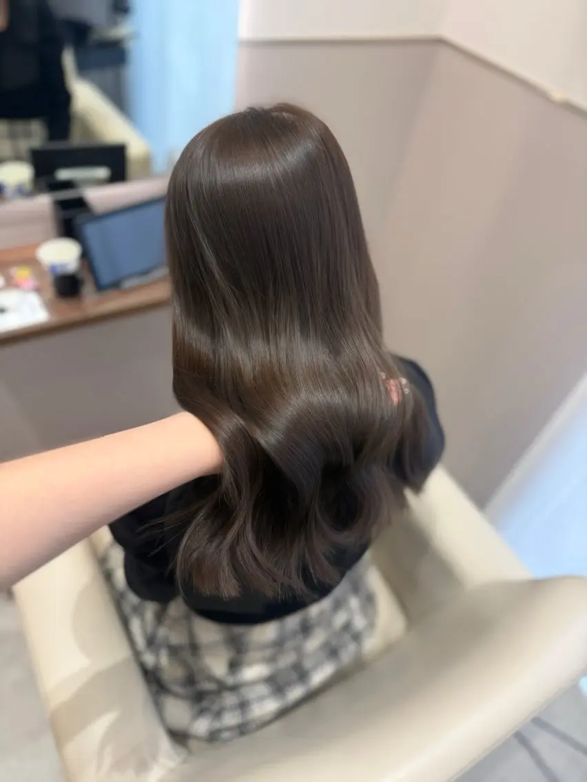 セミロング カラー 透明感カラー グレージュ オリーブグレージュ オリーブグレー 岡嶋乃愛/layer cut🌈南船橋のヘアスタイル