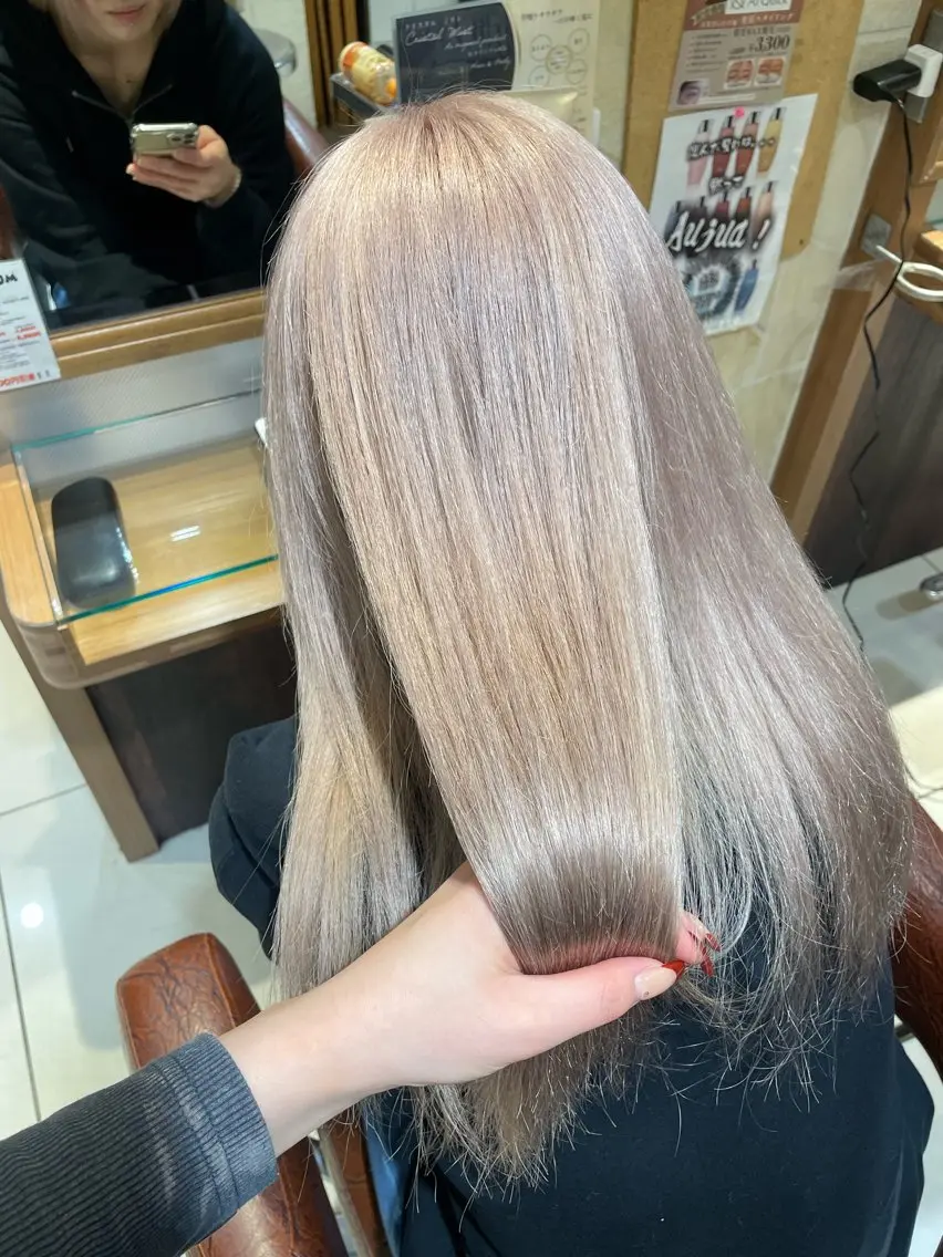 ロング カラー リベルテ新宿 顔周りレイヤー/艶髪のヘアスタイル