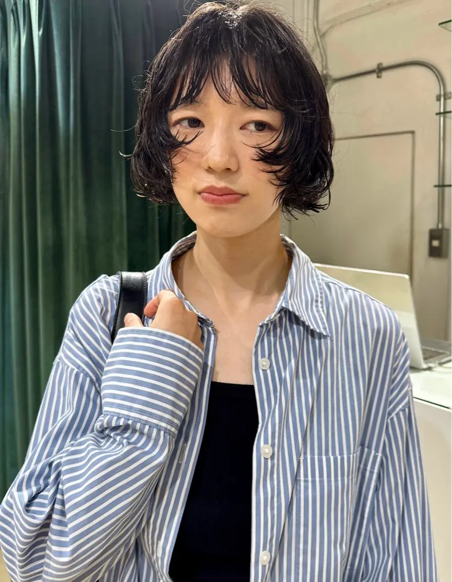ショート パーマ 顔周りカット パーマ 村岡 桃果のヘアスタイル