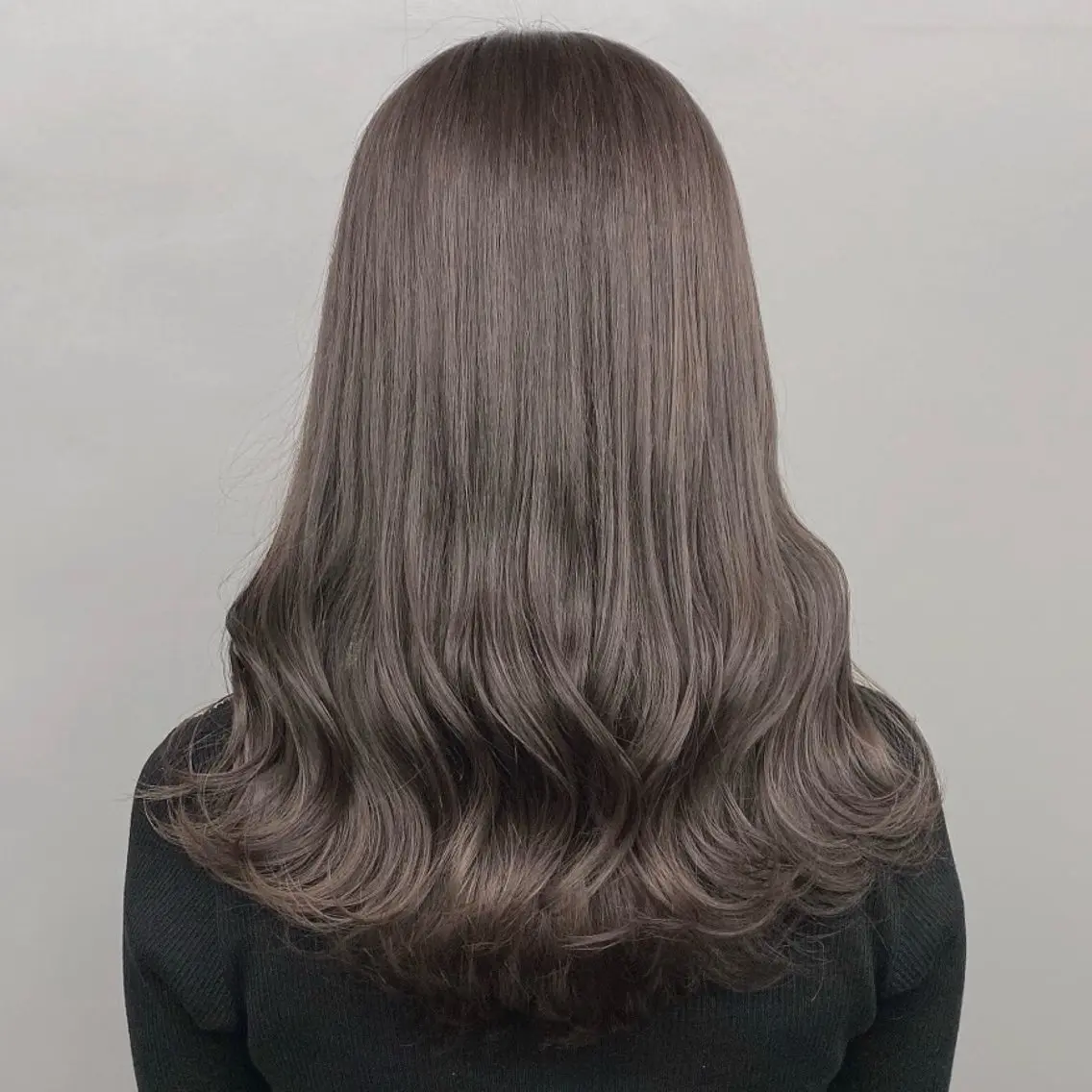 セミロング アッシュ アッシュグレー グレージュ 透明感 ブリーチなし田島晃汰のヘアスタイル