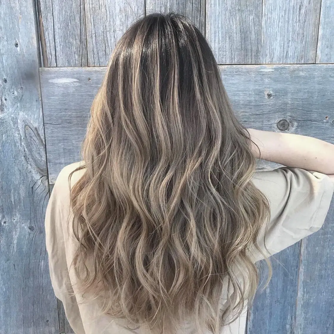 ロング カラー ヘアアレンジ アディクシーカラー バレイヤージュ ハイトーンカラー クオルシアカラー レイヤーカット newi 川崎店のヘアスタイル
