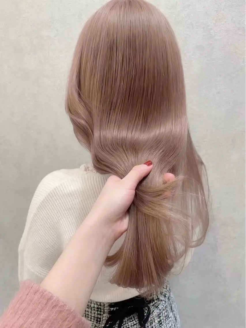 ロング カラー ヘアカラー トリートメント Lond Le'a /ハイトーンカラーのヘアスタイル