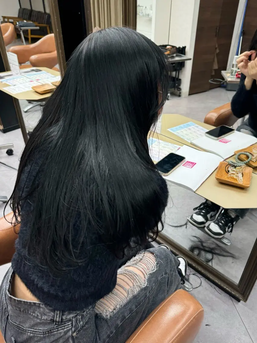 ロング カラー 黒髪 ブルーカラー カット ヘアカラー reira/堀江/ 似合わせカットのヘアスタイル