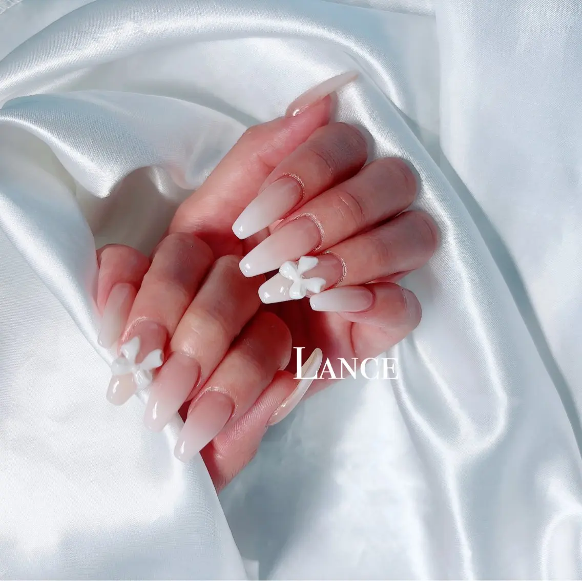 ネイル オーロラネイル フットネイル フレンチネイル キラキラネイル 韓国ネイル Lance nailのネイルデザイン