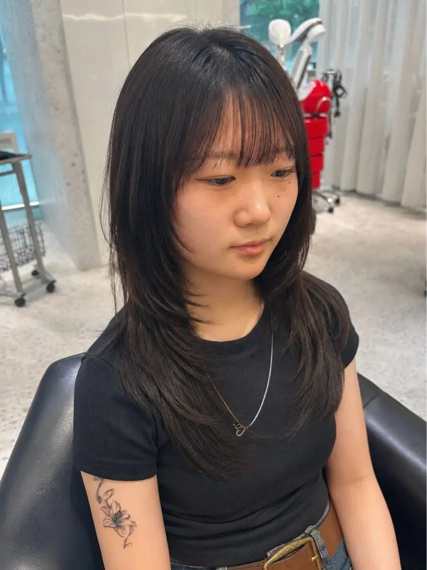 セミロング ハッシュカット 山田 ひかりのヘアスタイル