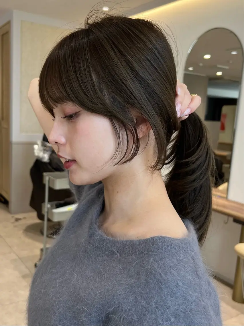 ミディアム カラー 顔まわりレイヤー レイヤーカット 小顔カット MOE 透明感カラーのヘアスタイル