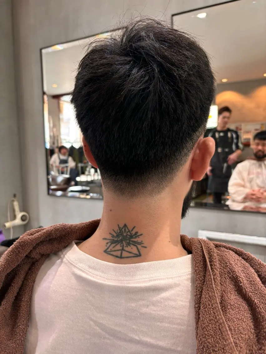 ショート パーマ メンズ センターパート フェードカット 刈り上げ ショートヘア 中目黒メンズ刈り上げ Harunaのヘアスタイル