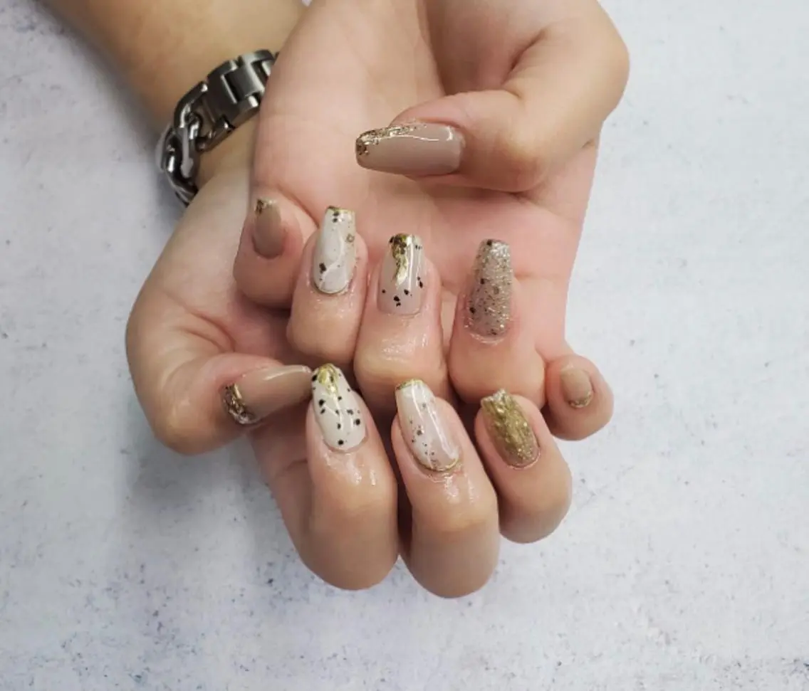 ネイル アートネイル ジェルネイル ミラーネイル ニュアンスネイル ぷっくりネイル nailstudio eviz新宿店のネイルデザイン
