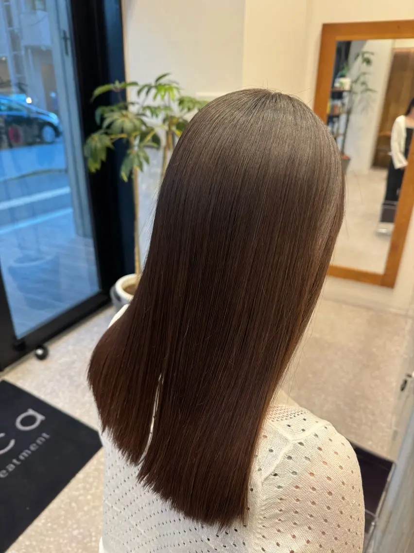 セミロング 髪質改善 トリートメント カット 縮毛矯正 トリートメント 荒木 理緒のヘアスタイル