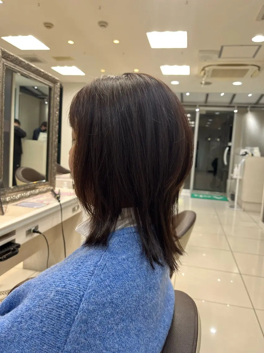 ミディアム カット 丸山 萌愛のヘアスタイル