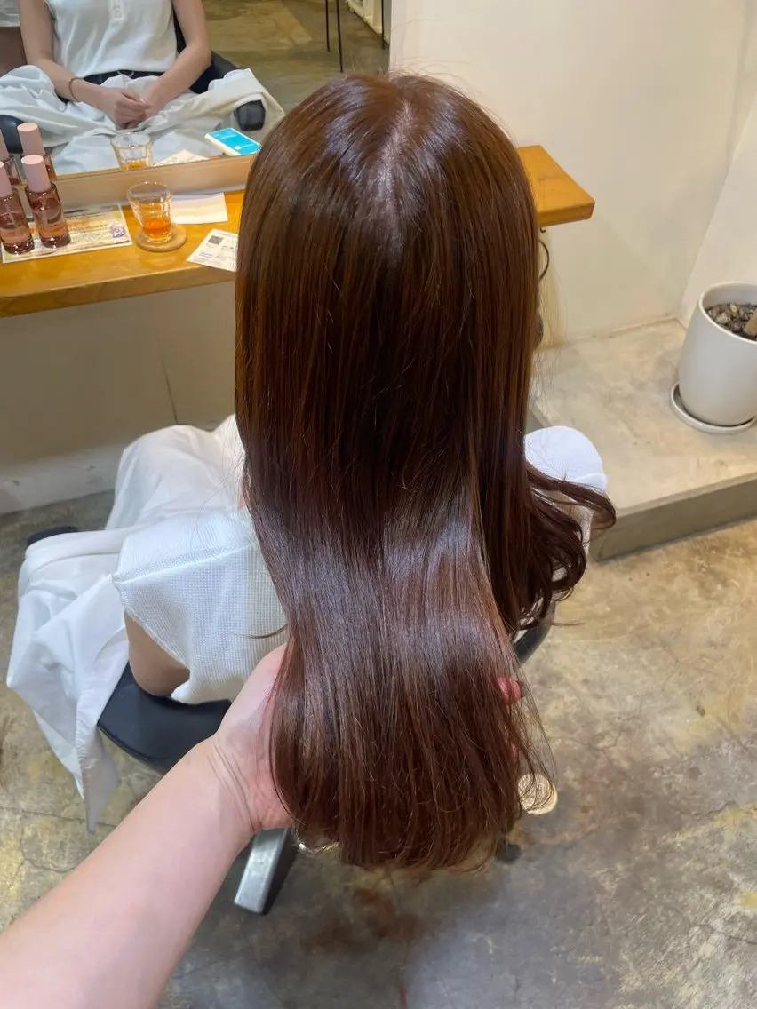 セミロング カラー ブラウンカラー オレンジ オレンジブラウン MIOベージュカラー 柔らかいカラーのヘアスタイル