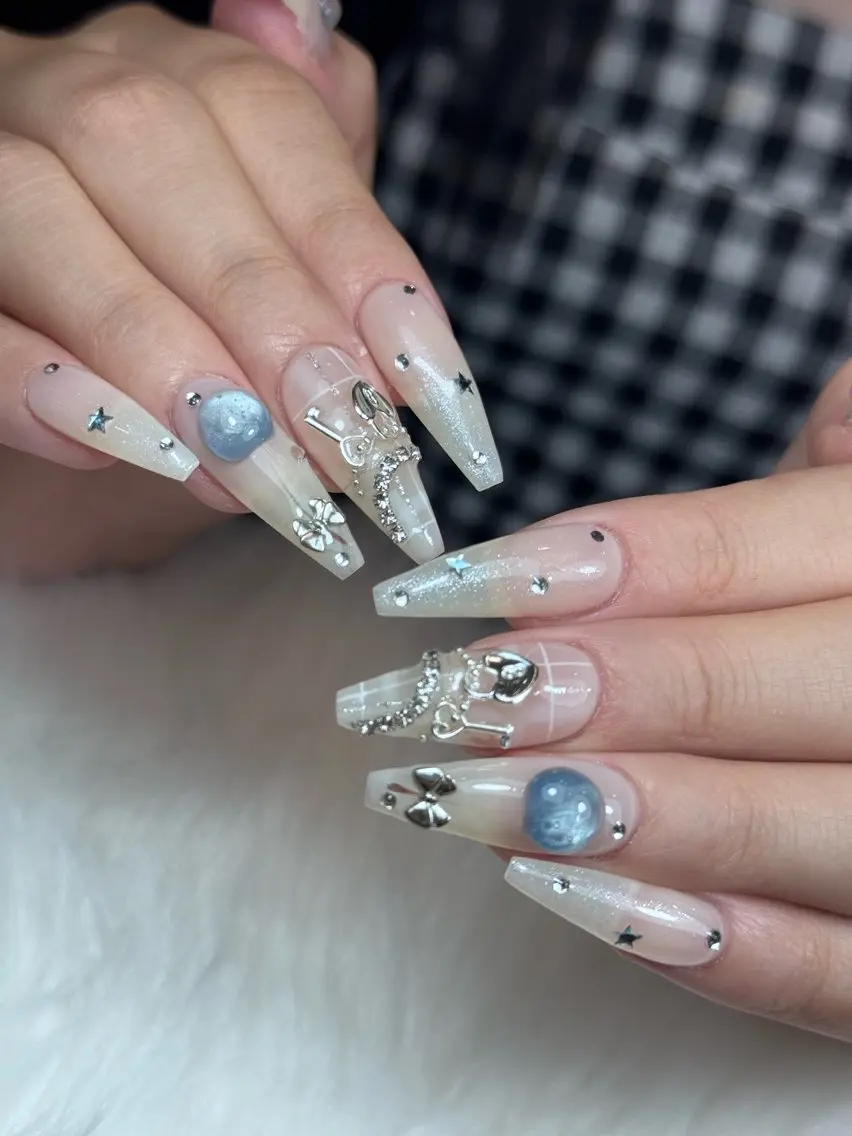 ネイル アートネイル ジェルネイル ニュアンスネイル シンプルネイル ネイルチップ Lisa Nail Salonのネイルデザイン