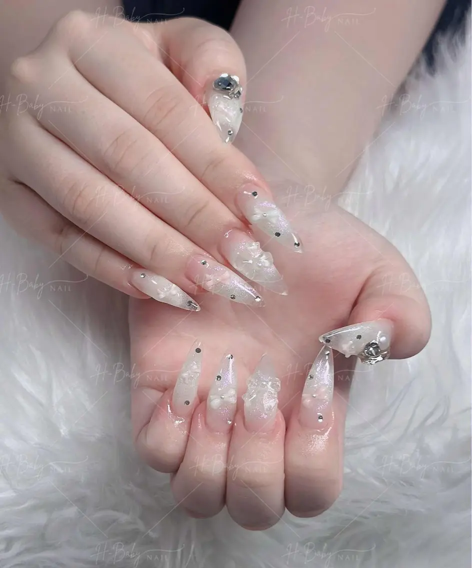 ネイル オーロラネイル フレンチネイル ジェルネイル ハロウィン キラキラネイル H.baby Nail Salonのネイルデザイン