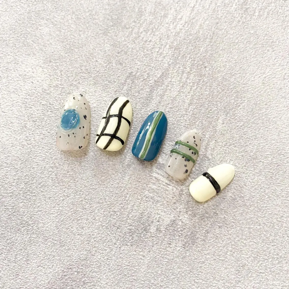 ネイル ハンドネイル ゴテゴテ💙ワンホン リオナのネイルデザイン