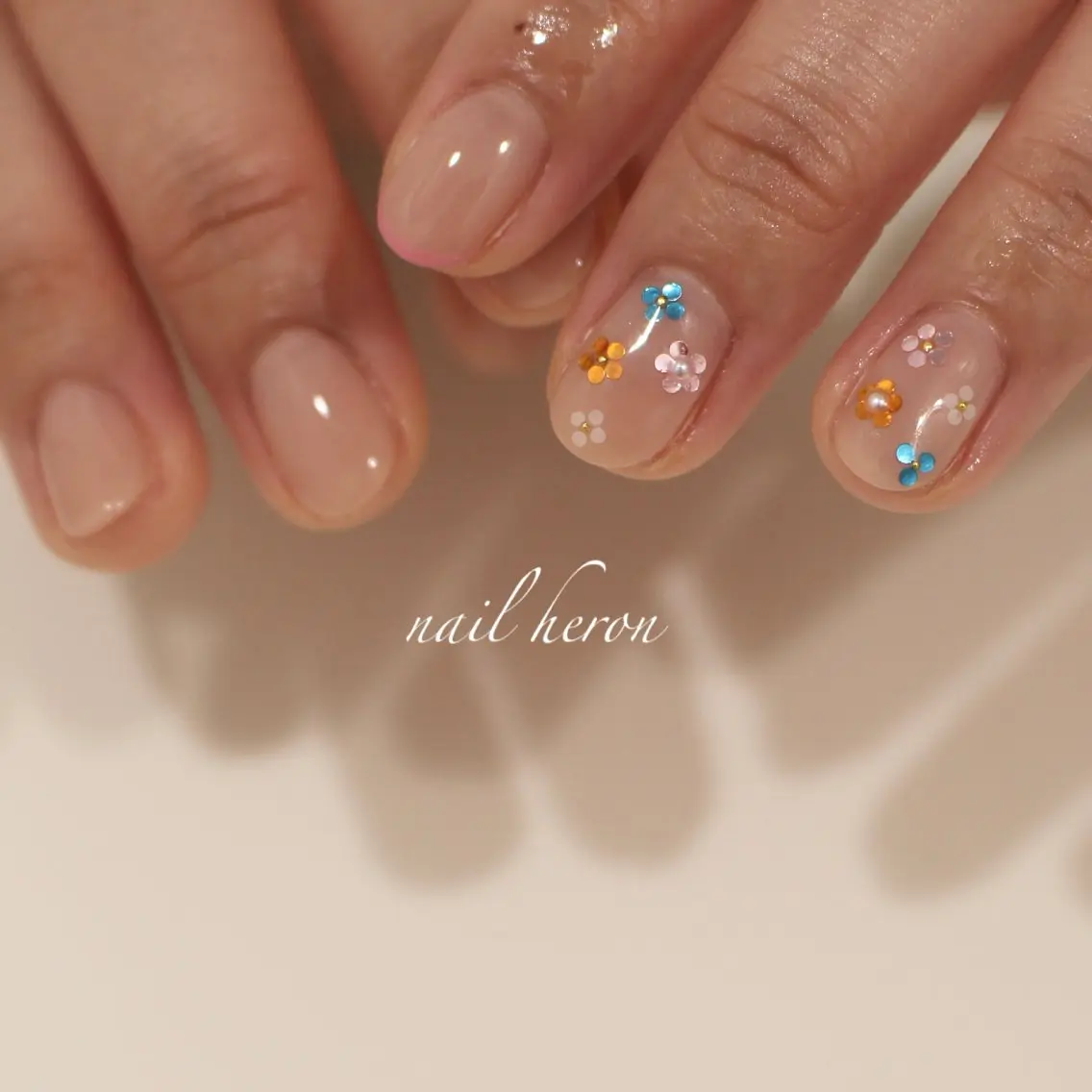 ネイル フラワーネイル ホログラムネイル ハンドネイル saki_ nail heronのネイルデザイン