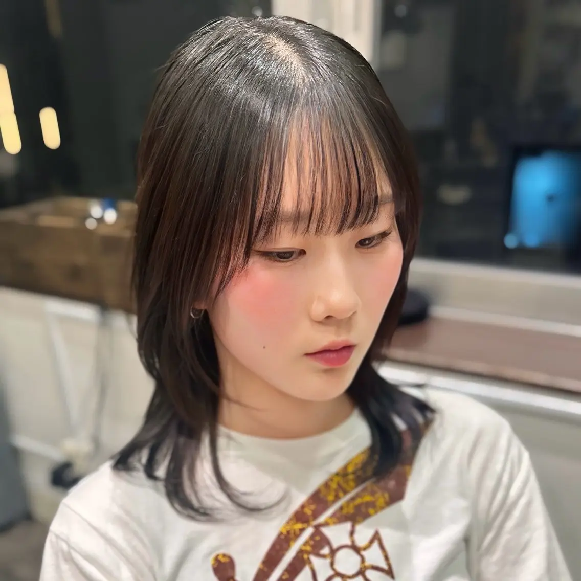 ミディアム レイヤーカット ウルフカット ウルフレイヤー ヘアカラー トリートメント マエダルイ🌐 レイヤースタイルのヘアスタイル