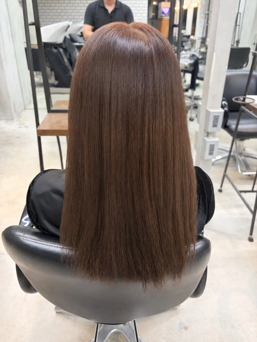 セミロング カラー 塩崎 未格のヘアスタイル
