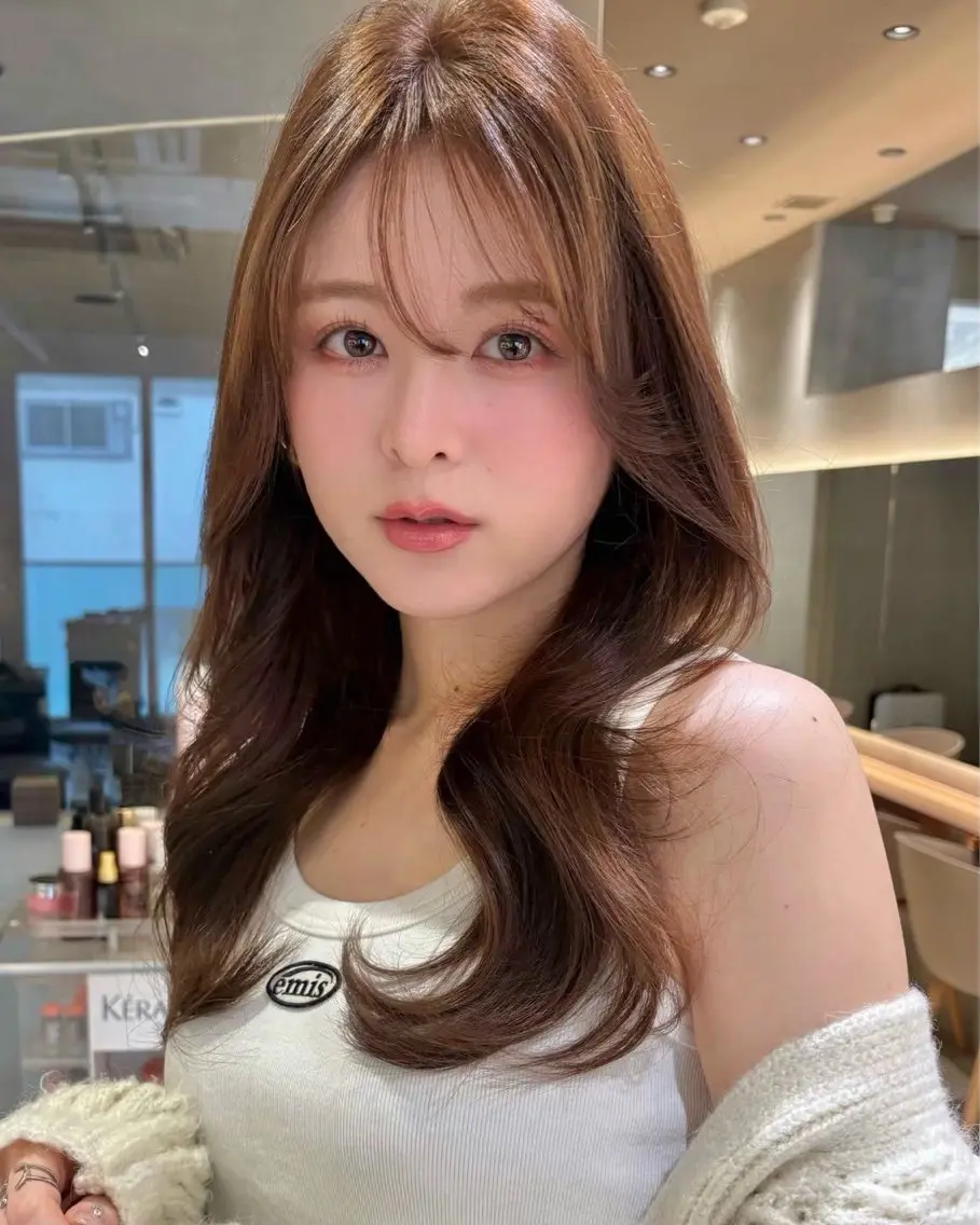 セミロング シアーブラウン くびれヘア 韓国風ヘア くびれレイヤー レイヤーカット カット ヘアカラー トリートメント ❣️大人色気レイヤー 美髪縮毛 金山❣️のヘアスタイル