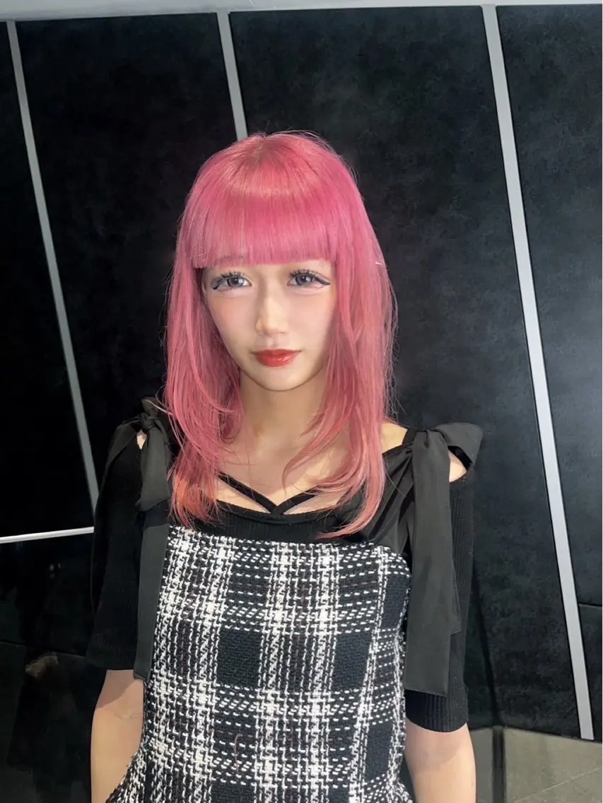 ミディアム カラー カット ヘアカラー ✩.*Aise⟡.· 艶カラー🐈‍⬛🩶のヘアスタイル