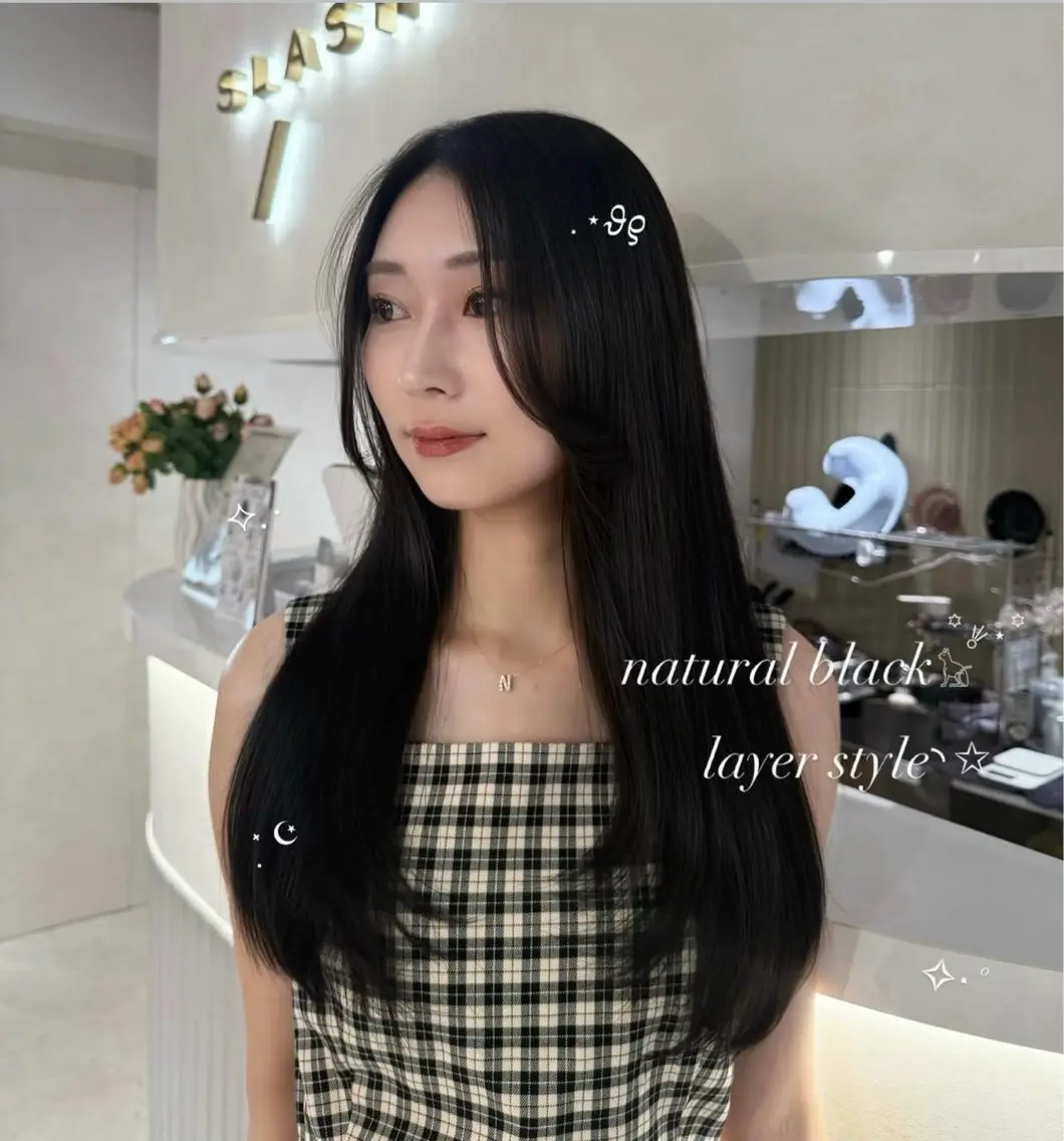 ロング カラー 黒髪 ナチュラルブラック レイヤーカット SLASHスラッシュ 小西結奈のヘアスタイル