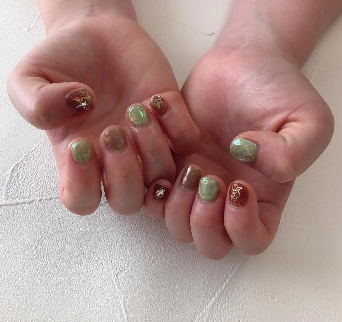 ネイル オーロラネイル ミラーネイル ピンク ピスタチオネイル nails 🎀meのネイルデザイン