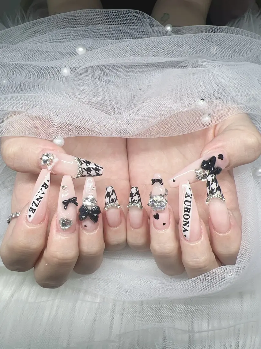 ネイル 長さ出し キラキラネイル マグネットネイル ネイルチップ ハンドネイル Lee Nails チップ長さだし専門店のネイルデザイン