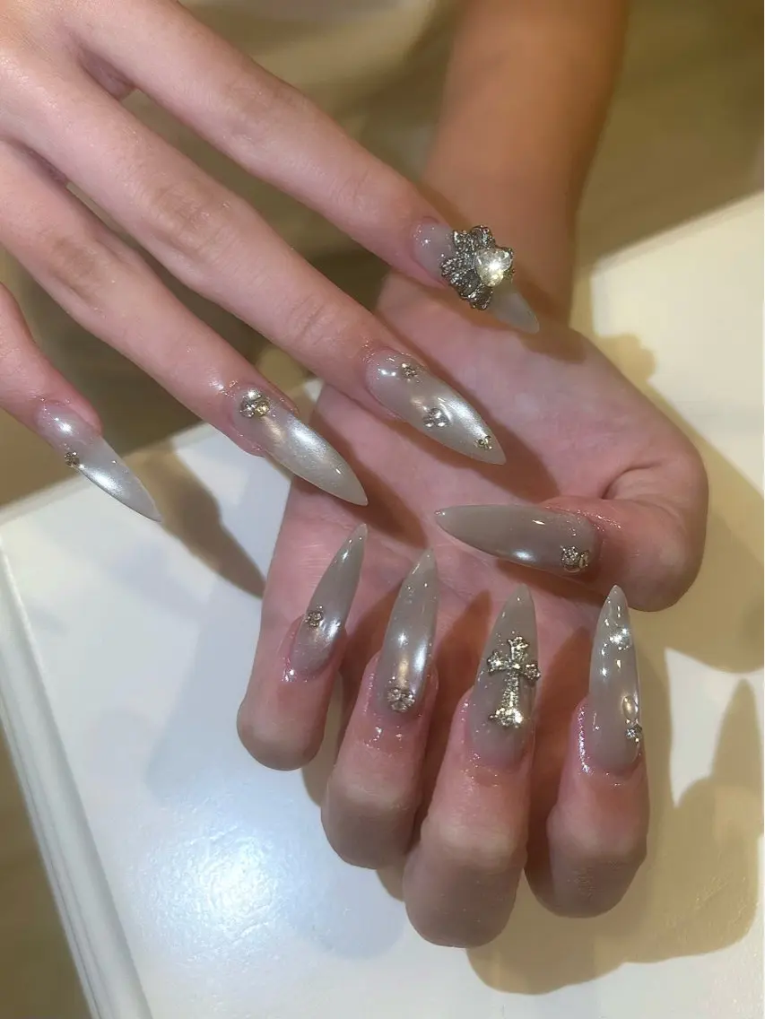 ネイル 氷ネイル・うるうるネイル 韓国ガーリーネイル 芽依奈のネイルデザイン