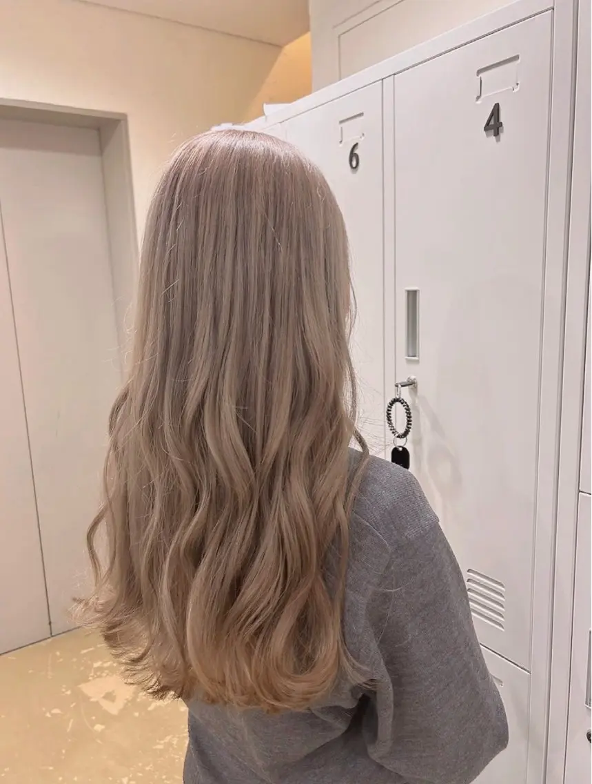 ミディアム 透明感カラー NAN AMI グレージュのヘアスタイル