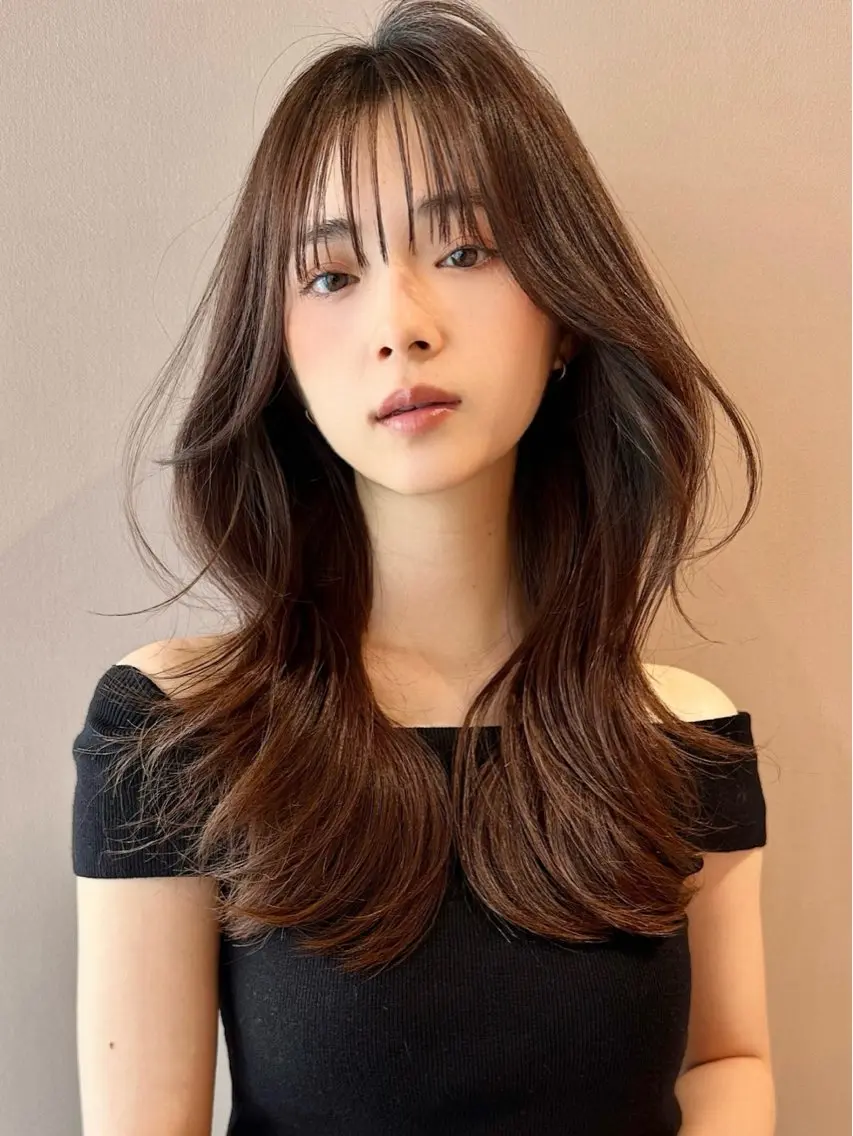 セミロング 興津/韓国レイヤー ダブルカラー美髪縮毛のヘアスタイル