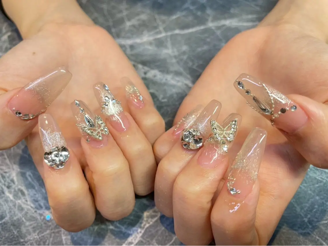 ネイル アートネイル ゴージャス グラデーション キラキラネイル ロングネイル ティーエヌ 金山駅東口店のネイルデザイン