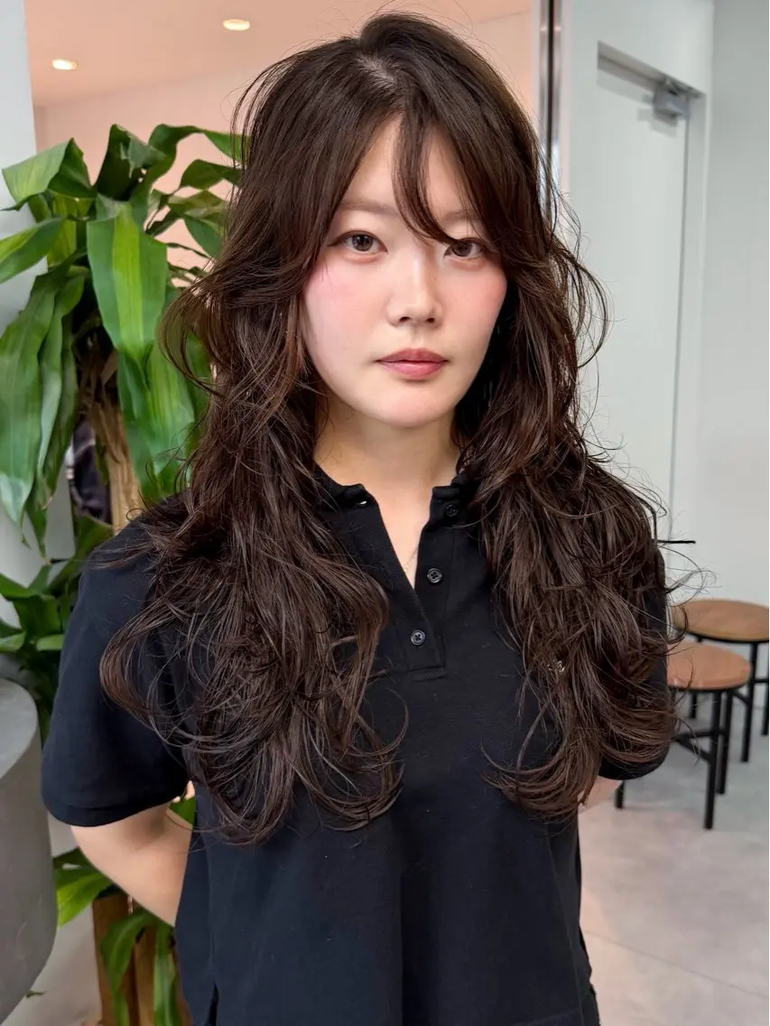 ロング パーマ ロングレイヤー 韓国風ヘア レイヤーカット ロング デジタルパーマ 小田 晃瑛のヘアスタイル