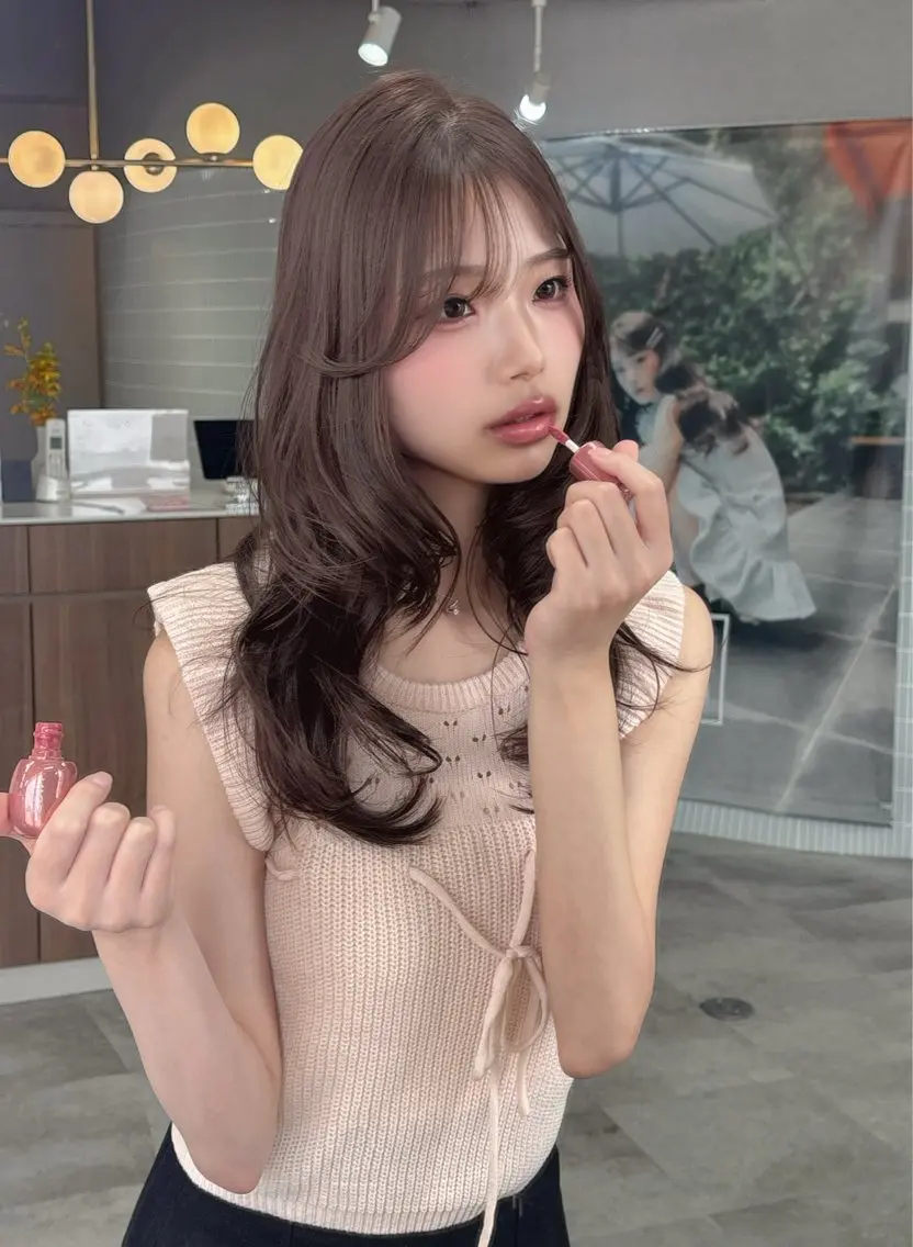 セミロング 韓国風ヘア レイヤーカット 似合わせカット カット ヘアカラー トリートメント 西尾 彩那のヘアスタイル