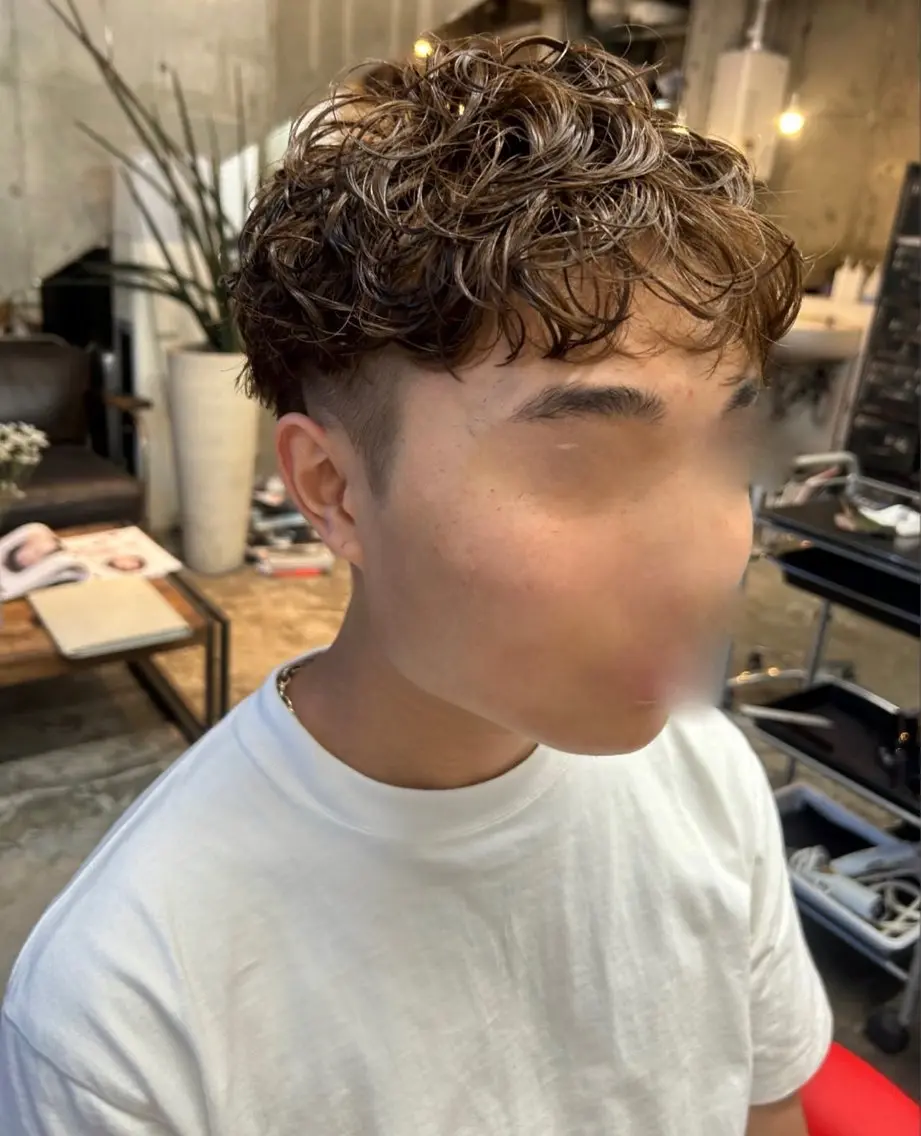 カラー パーマ メンズ メンズパーマ ブラウンカラー ニュアンスパーマ 谷口 瑠莉のヘアスタイル